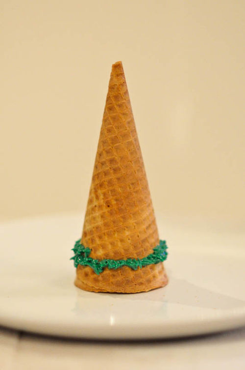 Ice Cream Cone Trees (Great for Christmas Cakes!)