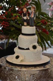 The cake with the future bride & groom :)