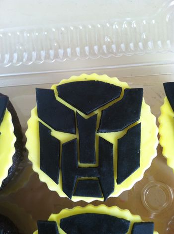 2D Bumblebee Transformer birthday cupcakes