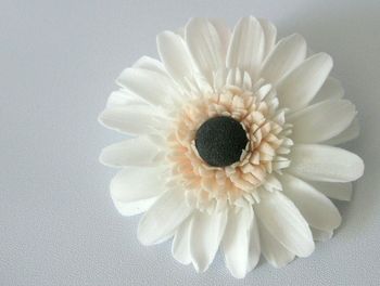 I love white gerbera daisies, so I decided to give it a go! I'm really happy with how it turned out... hope you like it to
