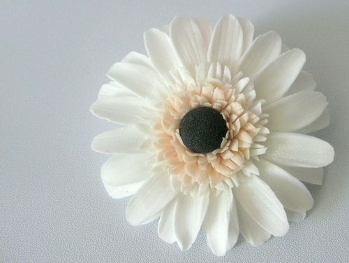 I love white gerbera daisies, so I decided to give it a go! I'm really happy with how it turned out... hope you like it to