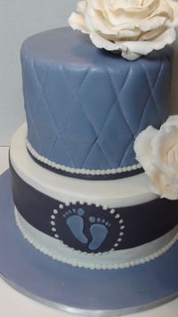 Gumpaste roses, piped border, quilted top tier.