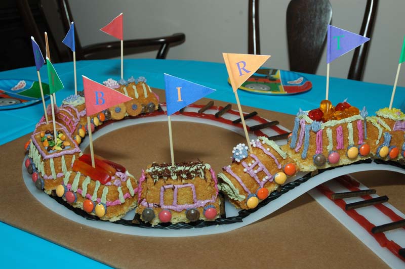 9 Decorating Williams sonoma train cake ideas